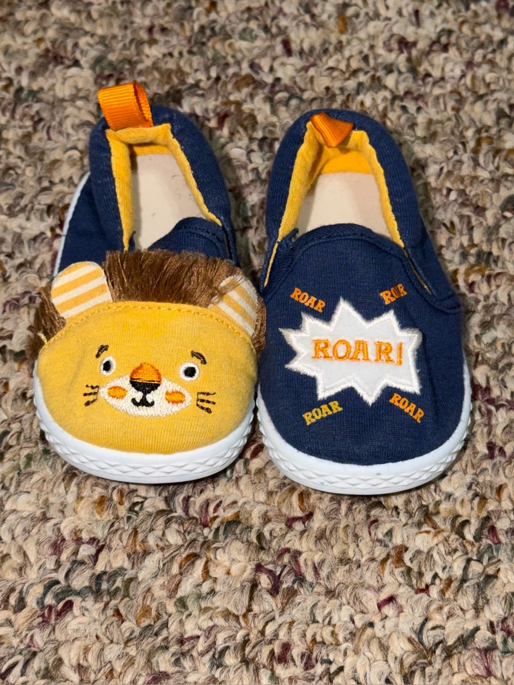 Infant size 2 Slip-On Lion Shoes in Navy and‎ Yellow